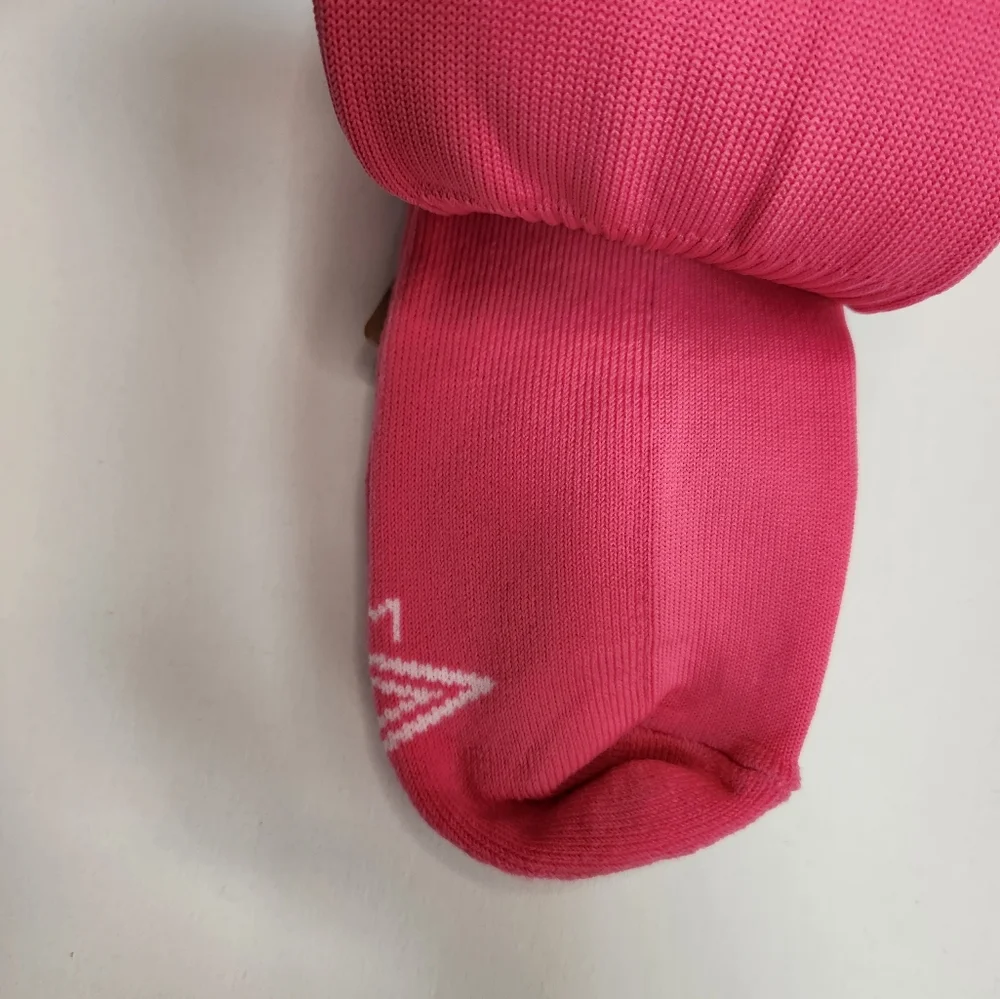Umbro soccer socks 8-10 adults NWT‎ pink
